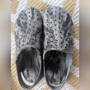 Gray Marble Slip-On Clogs